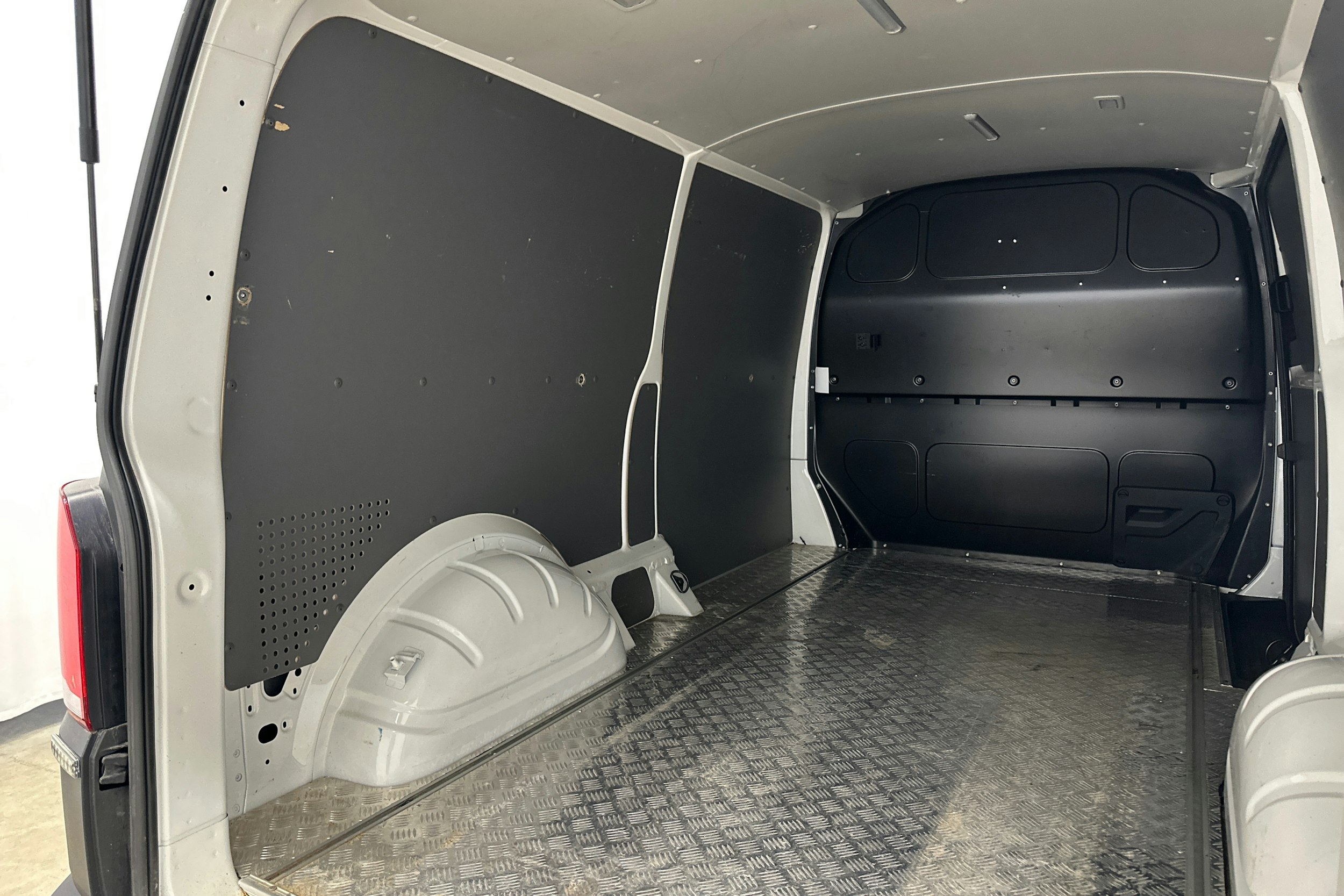 valkoinen Volkswagen Transporter 2020 kuva 27.