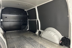 valkoinen Volkswagen Transporter 2020 kuva 28.