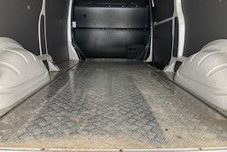 valkoinen Volkswagen Transporter 2020 kuva 29.