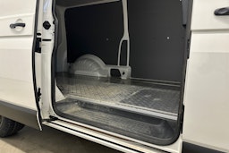 valkoinen Volkswagen Transporter 2020 kuva 30.