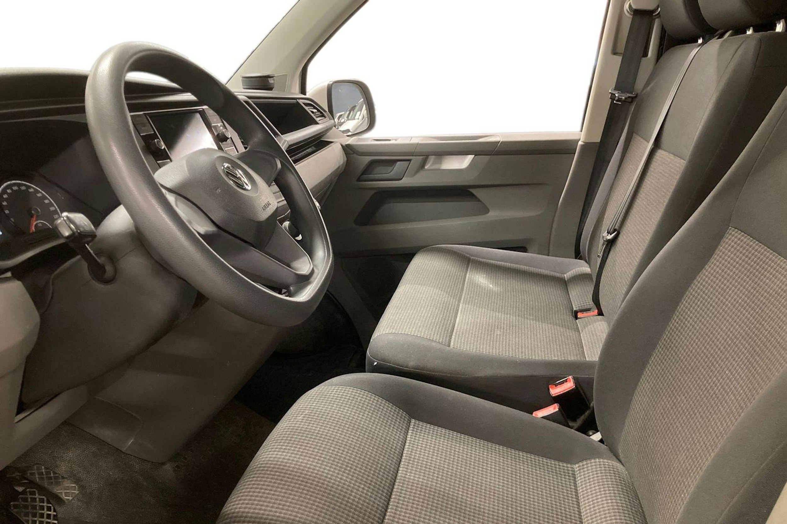 valkoinen Volkswagen Transporter 2020 kuva 3.