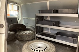 valkoinen Volkswagen Transporter 2020 kuva 13.