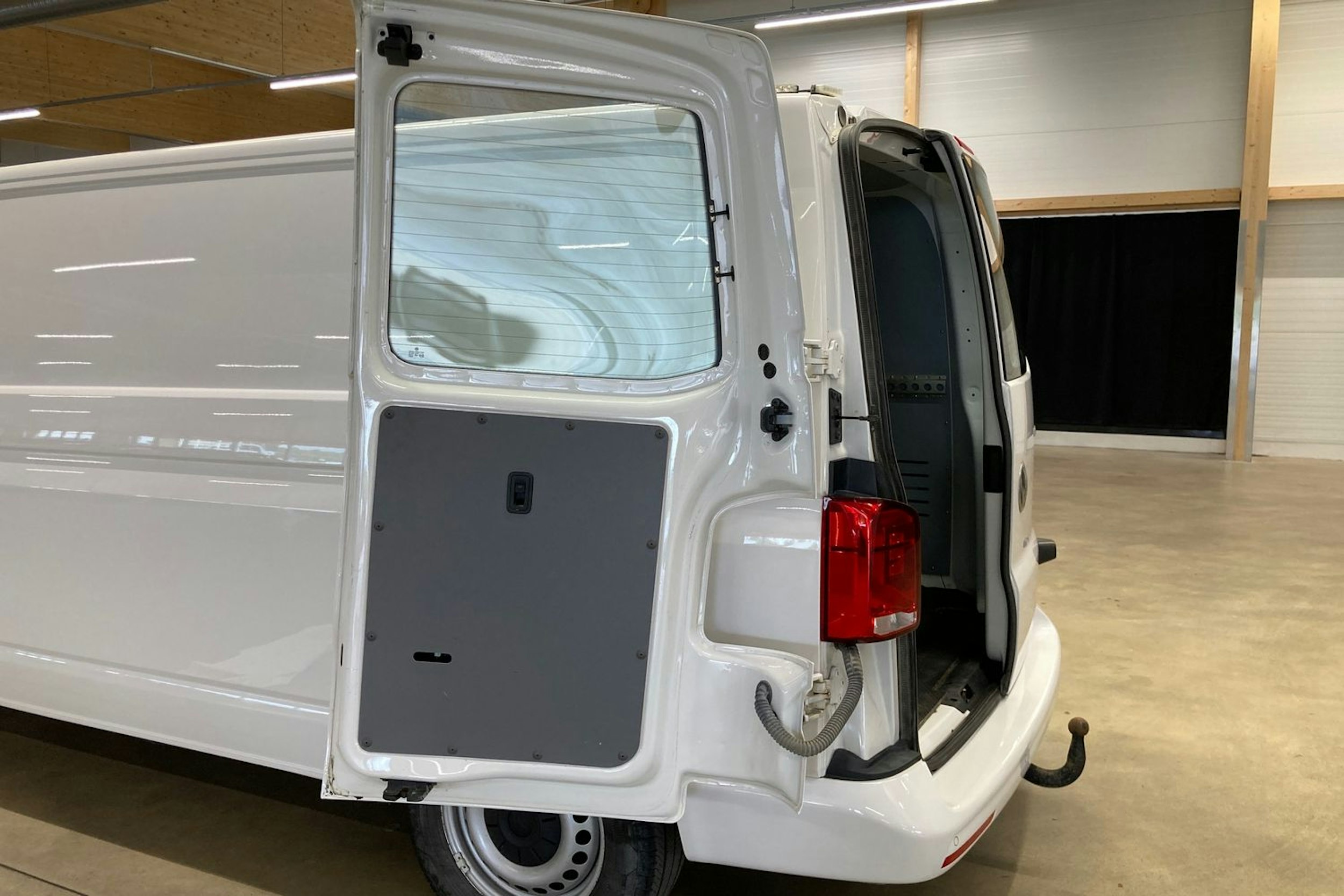 valkoinen Volkswagen Transporter 2020 kuva 14.