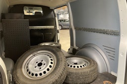 valkoinen Volkswagen Transporter 2020 kuva 16.