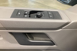 valkoinen Volkswagen Transporter 2020 kuva 18.