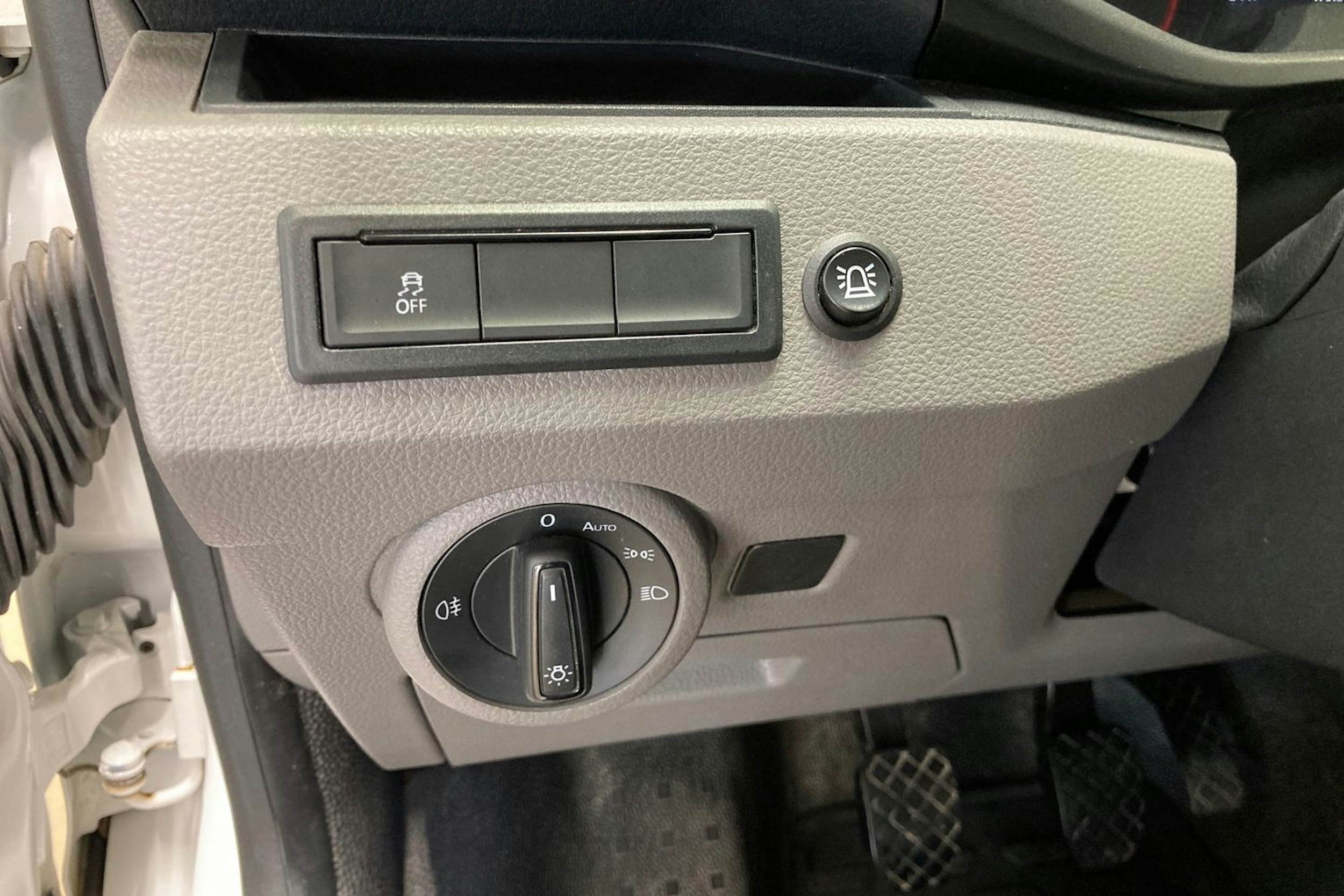 valkoinen Volkswagen Transporter 2020 kuva 19.