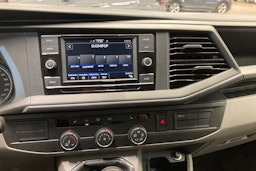 valkoinen Volkswagen Transporter 2020 kuva 20.