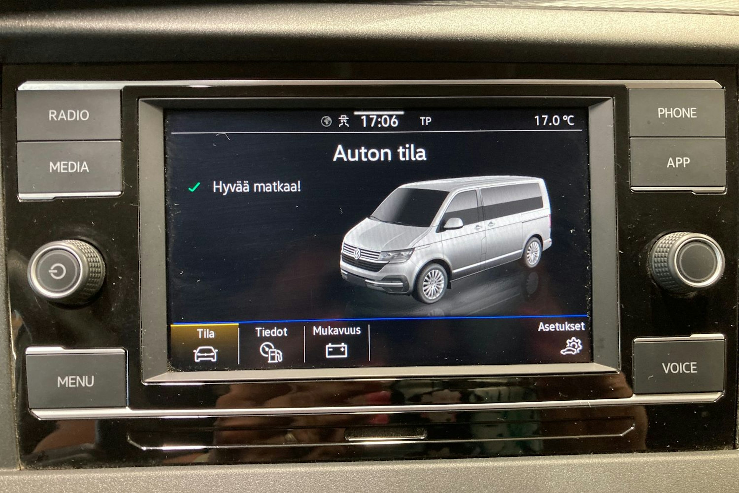 valkoinen Volkswagen Transporter 2020 kuva 22.