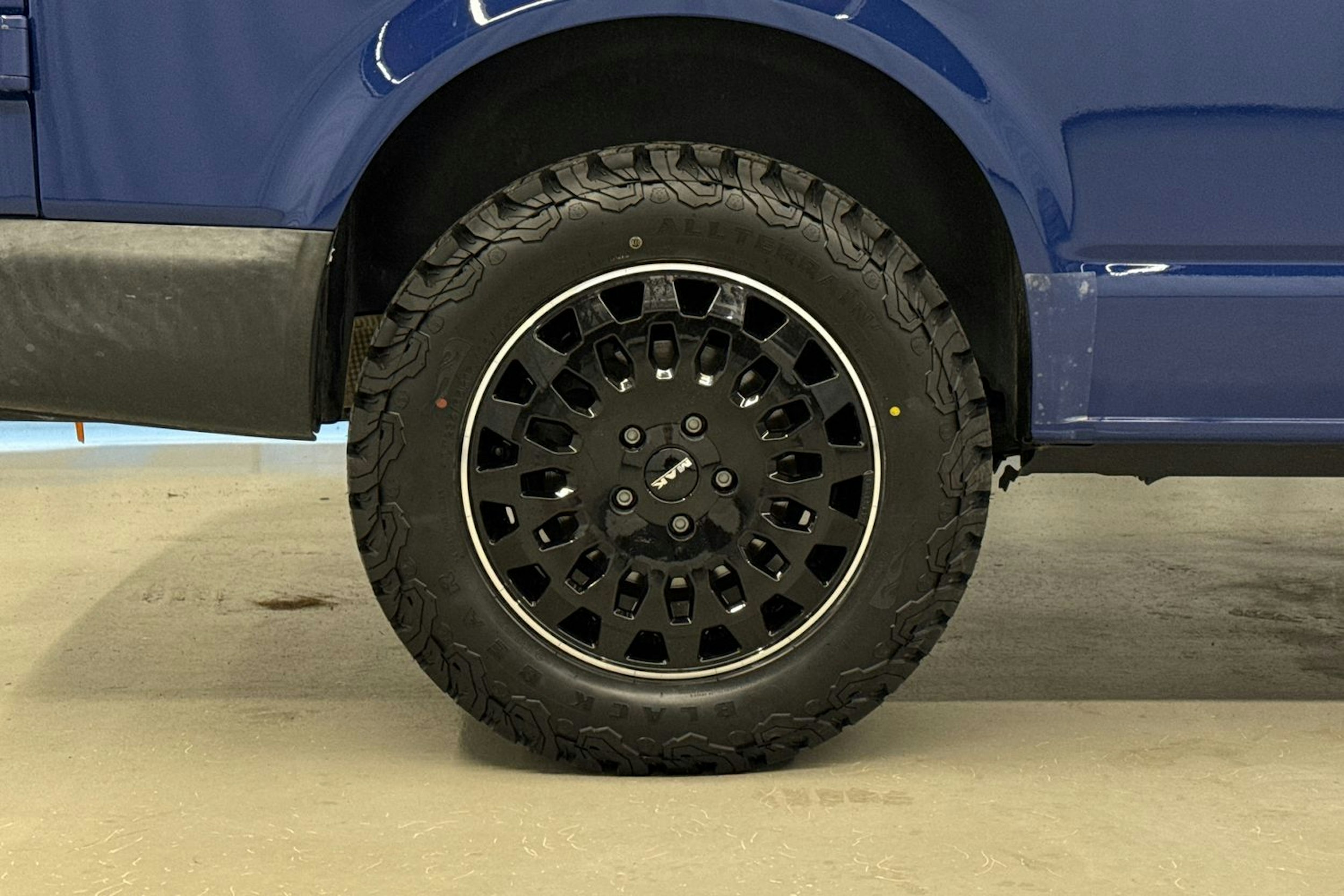 sininen Volkswagen Transporter 2020 kuva 11.