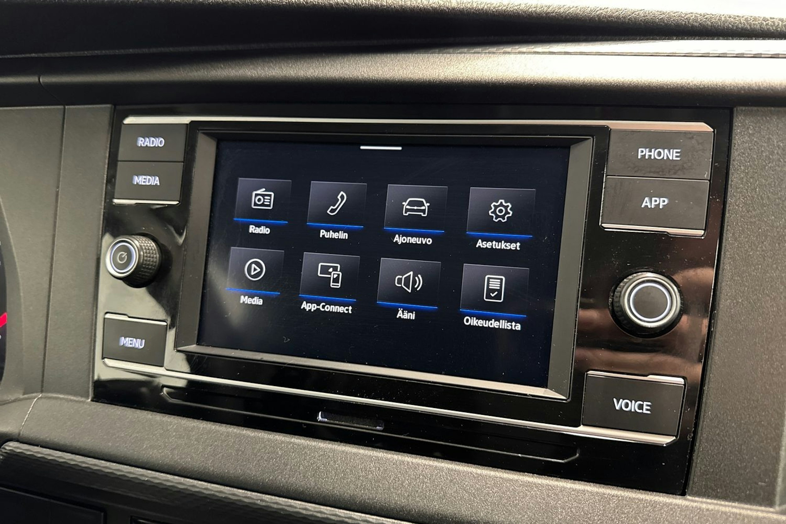 sininen Volkswagen Transporter 2020 kuva 14.