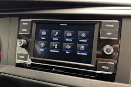 sininen Volkswagen Transporter 2020 kuva 14.