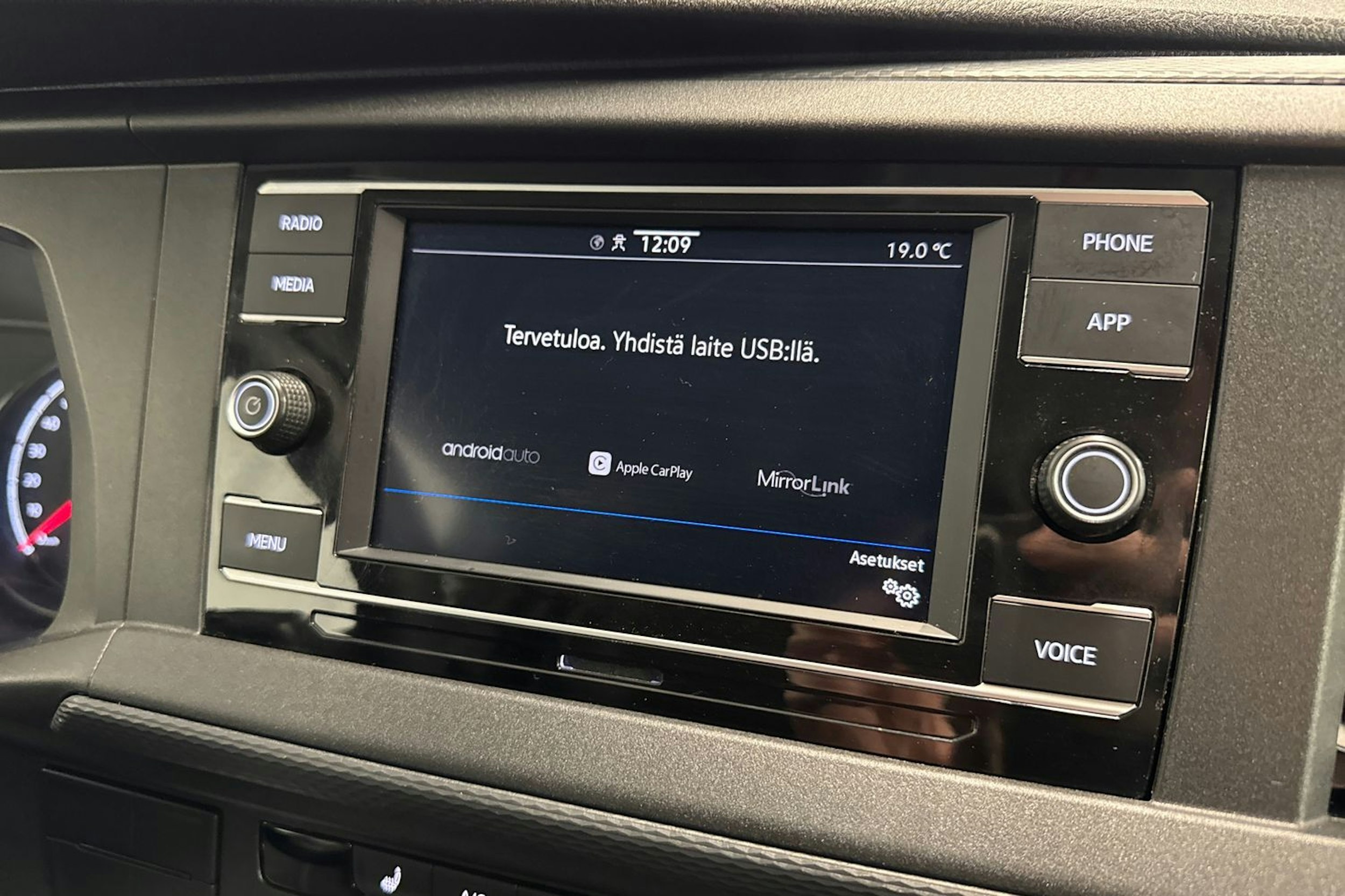 sininen Volkswagen Transporter 2020 kuva 15.