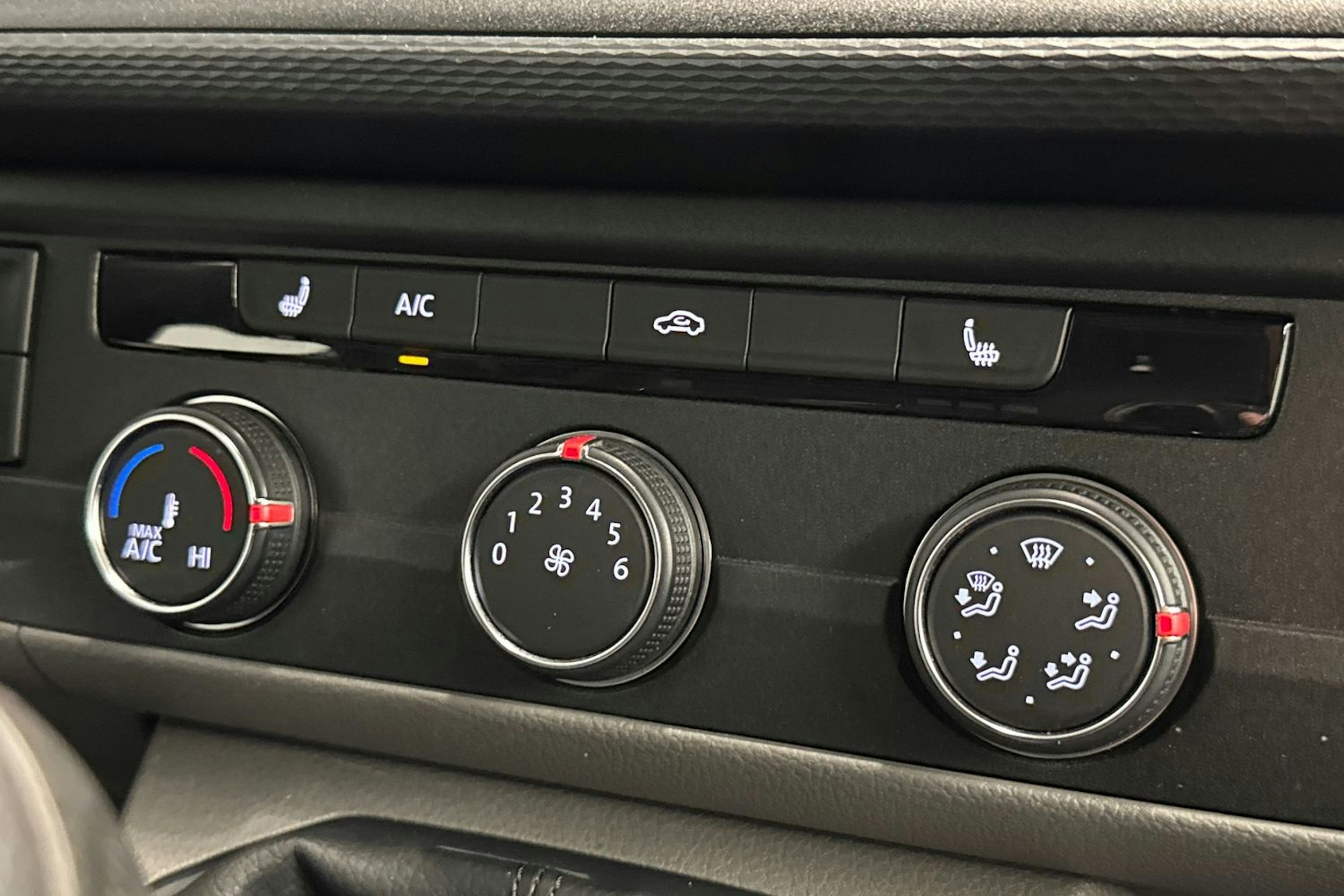 sininen Volkswagen Transporter 2020 kuva 18.