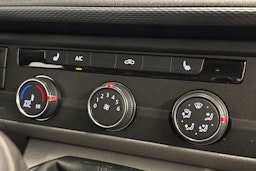 sininen Volkswagen Transporter 2020 kuva 18.