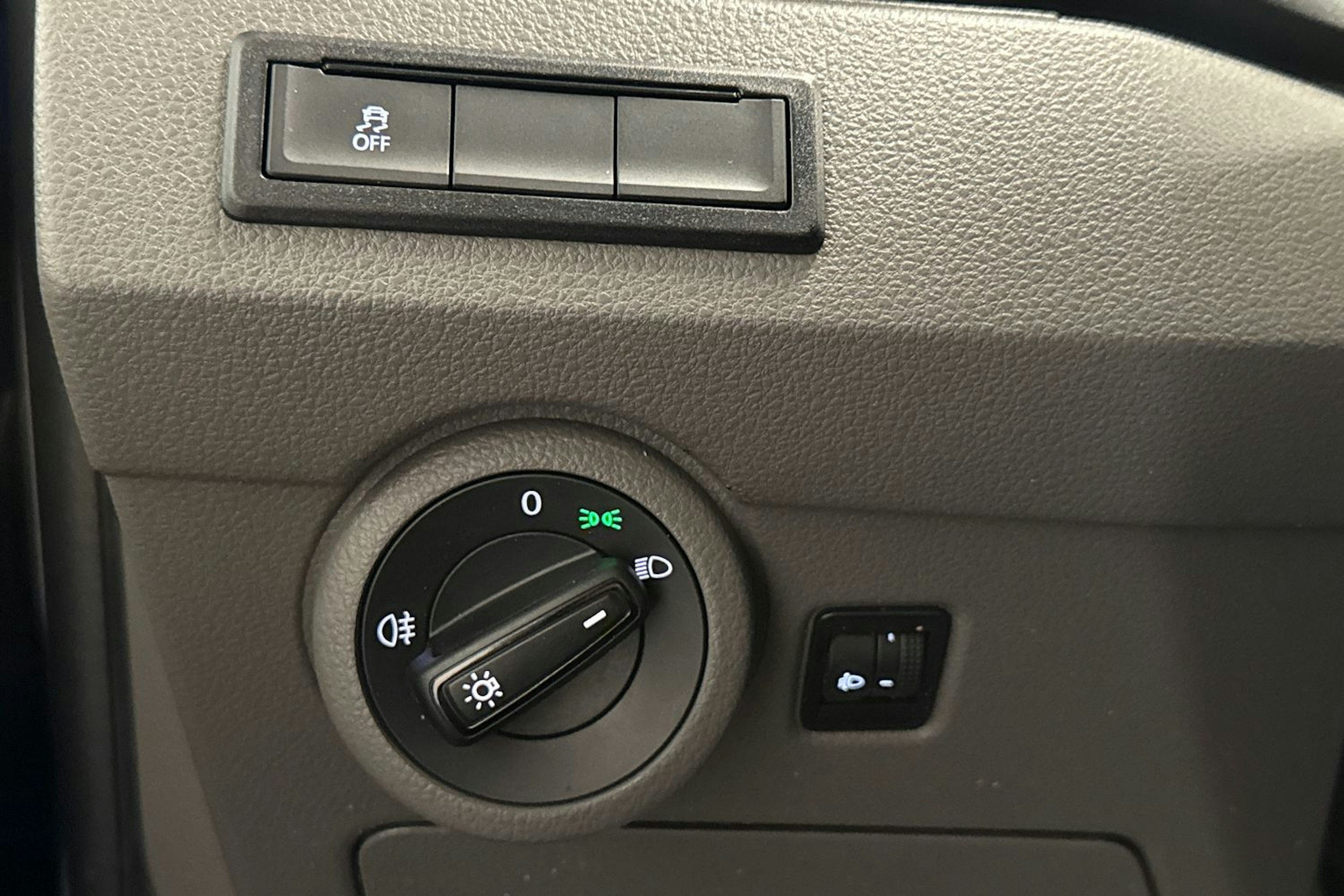 sininen Volkswagen Transporter 2020 kuva 20.