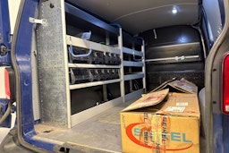 sininen Volkswagen Transporter 2020 kuva 23.