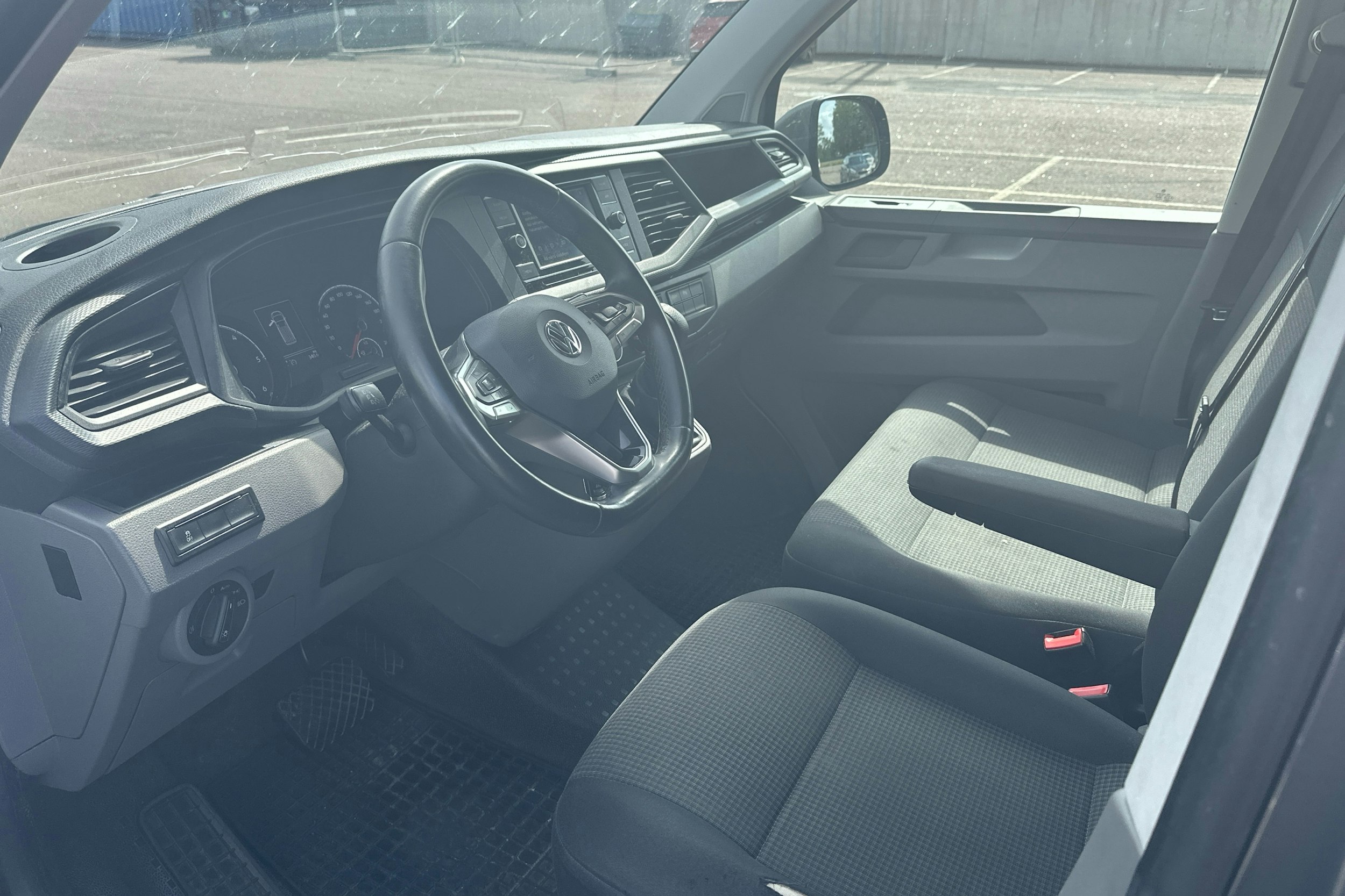 harmaa Volkswagen Transporter 2020 kuva 3.