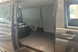 harmaa Volkswagen Transporter 2020 kuva 16.