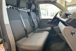harmaa Volkswagen Transporter 2020 kuva 18.