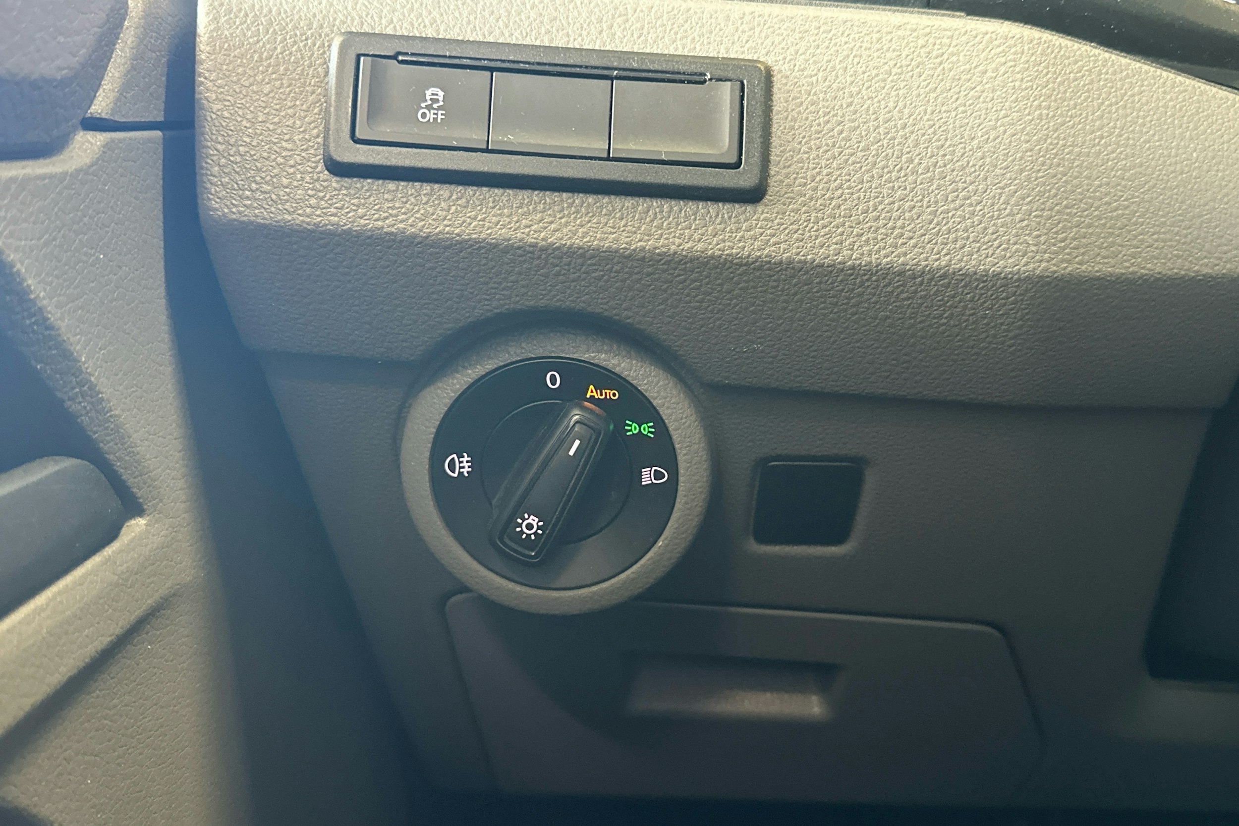 harmaa Volkswagen Transporter 2020 kuva 21.