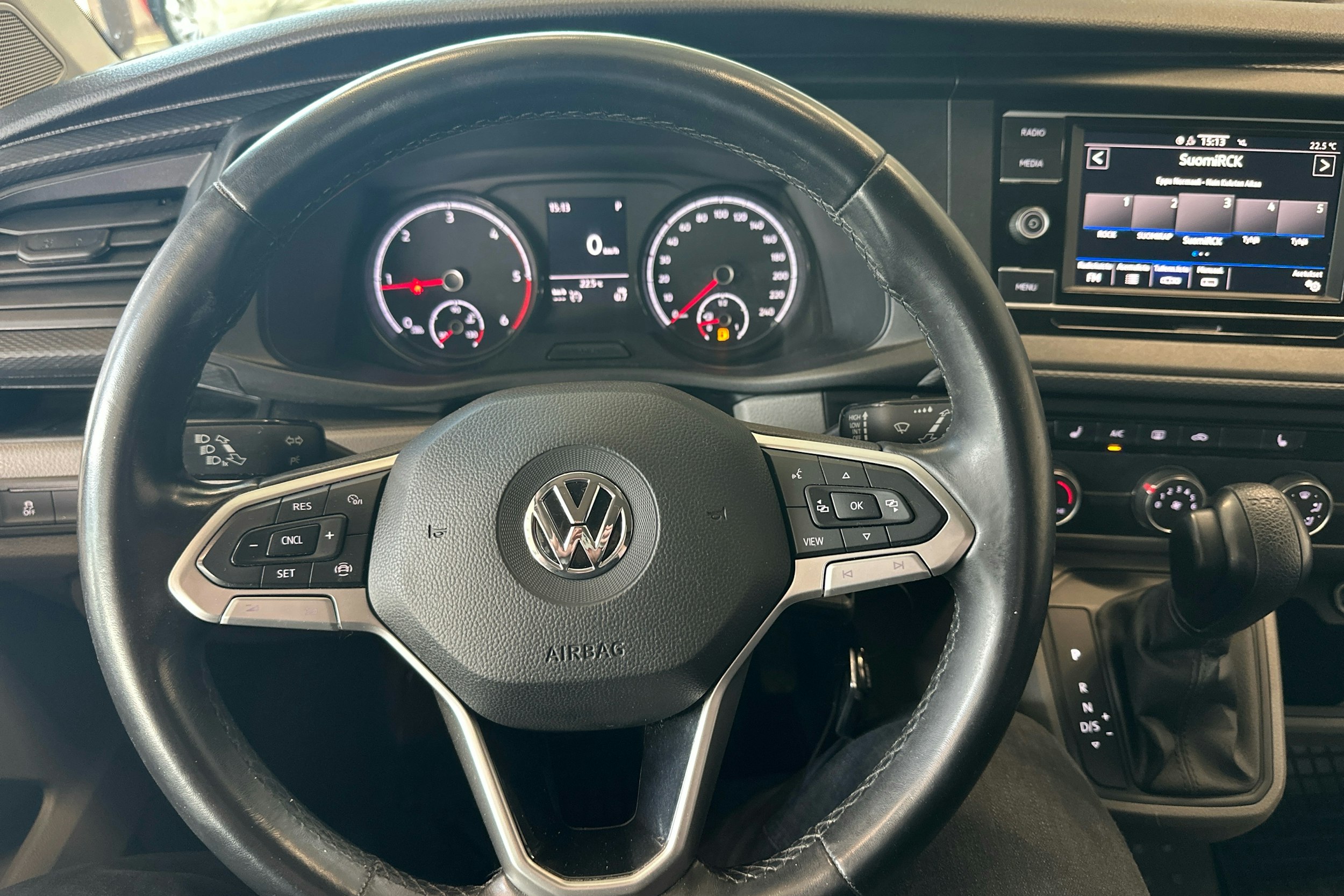 harmaa Volkswagen Transporter 2020 kuva 22.