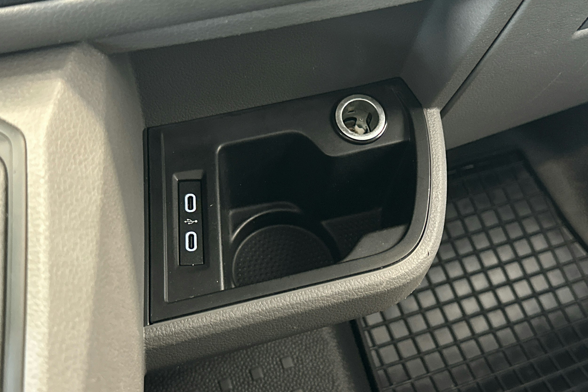 harmaa Volkswagen Transporter 2020 kuva 34.