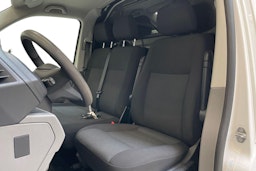 valkoinen Volkswagen Transporter 2020 kuva 9.