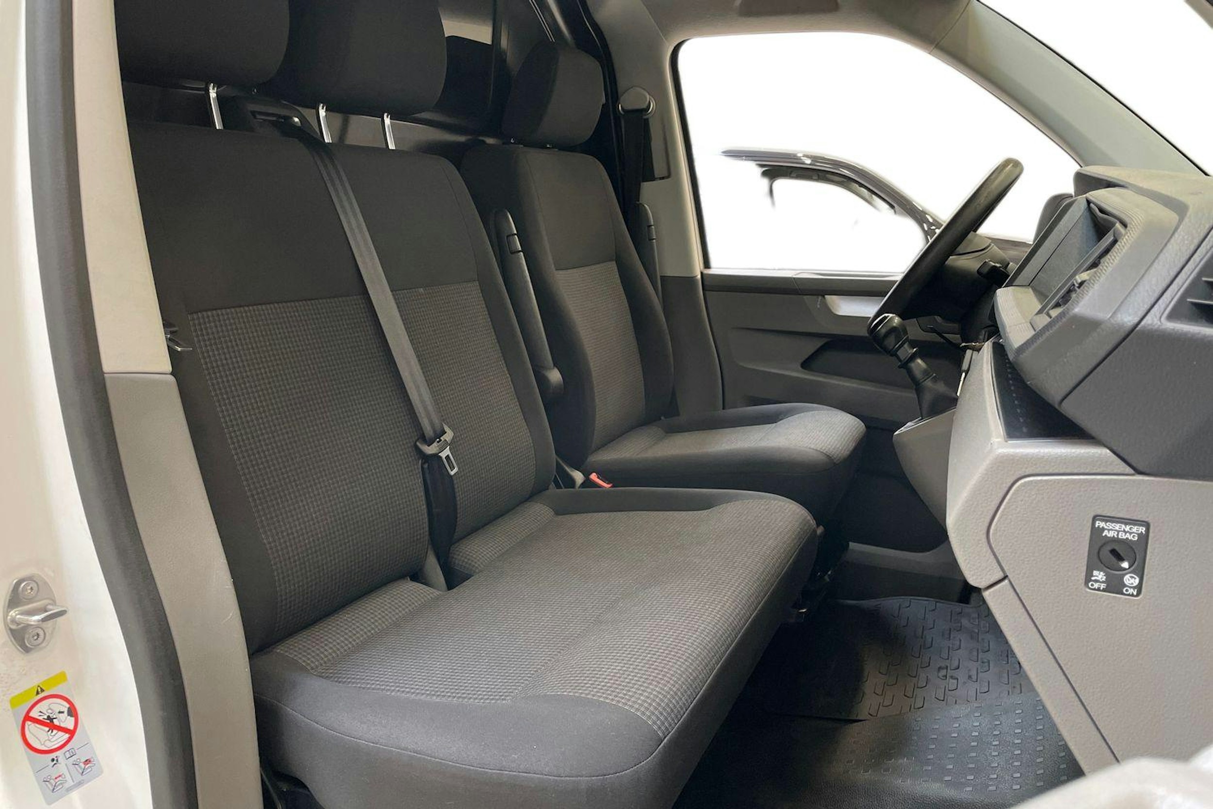 valkoinen Volkswagen Transporter 2020 kuva 10.