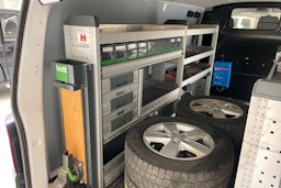 valkoinen Volkswagen Transporter 2020 kuva 15.