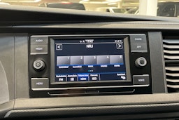 valkoinen Volkswagen Transporter 2020 kuva 18.