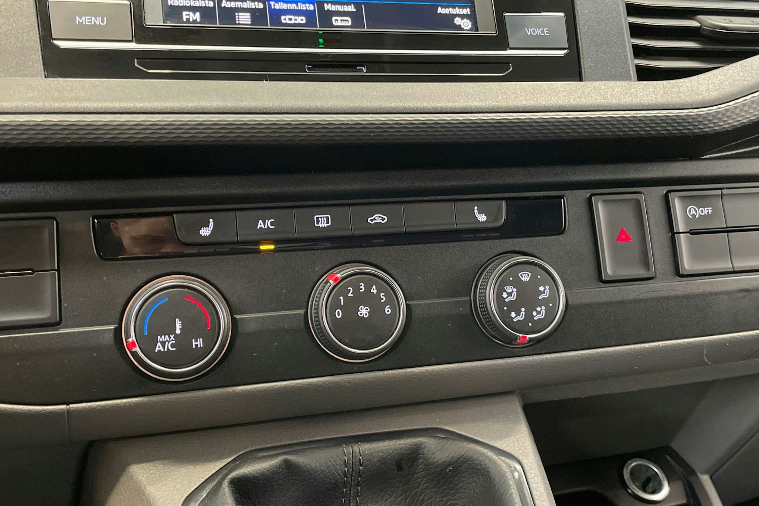 valkoinen Volkswagen Transporter 2020 kuva 19.
