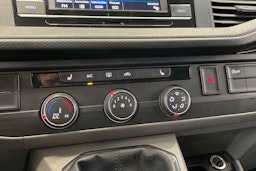 valkoinen Volkswagen Transporter 2020 kuva 19.