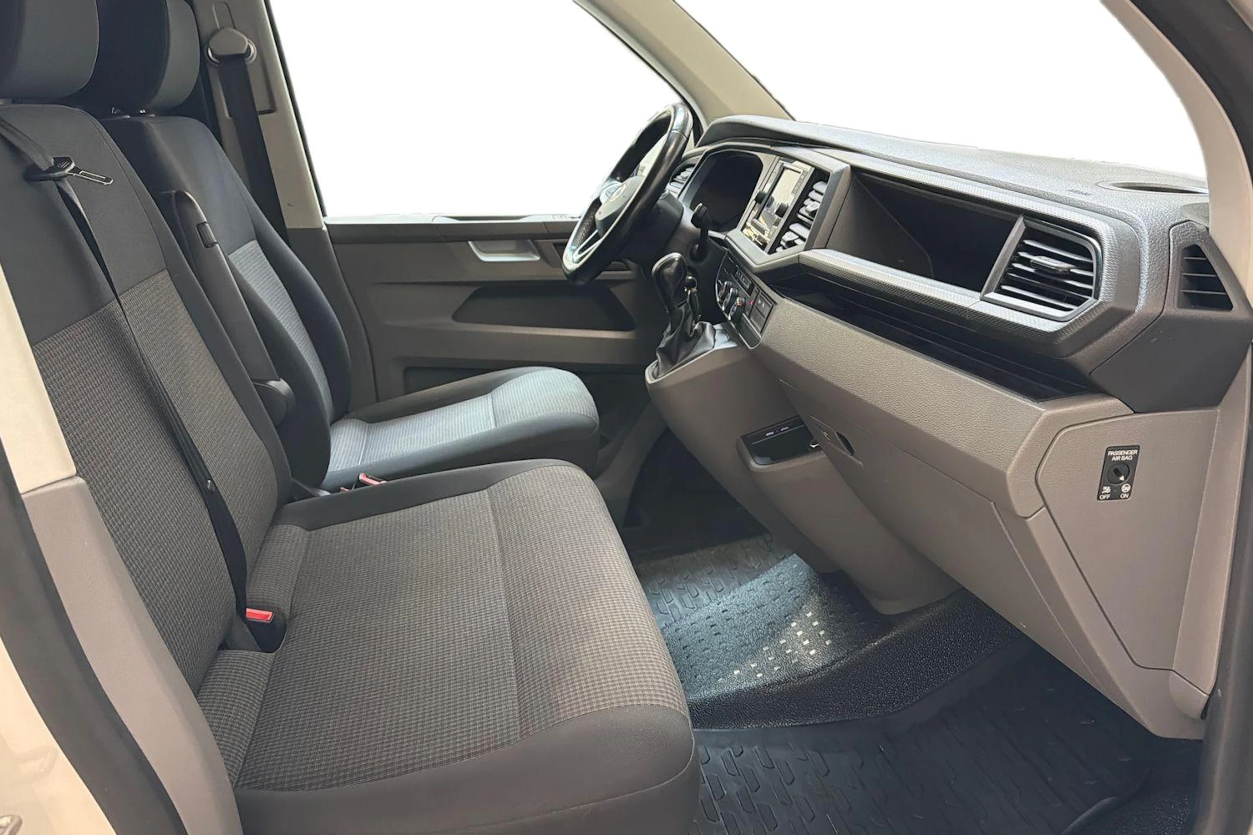 harmaa Volkswagen Transporter 2020 kuva 11.