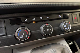 harmaa Volkswagen Transporter 2020 kuva 19.