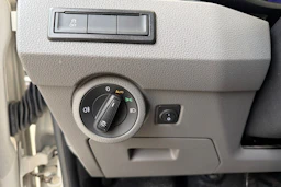 harmaa Volkswagen Transporter 2020 kuva 20.