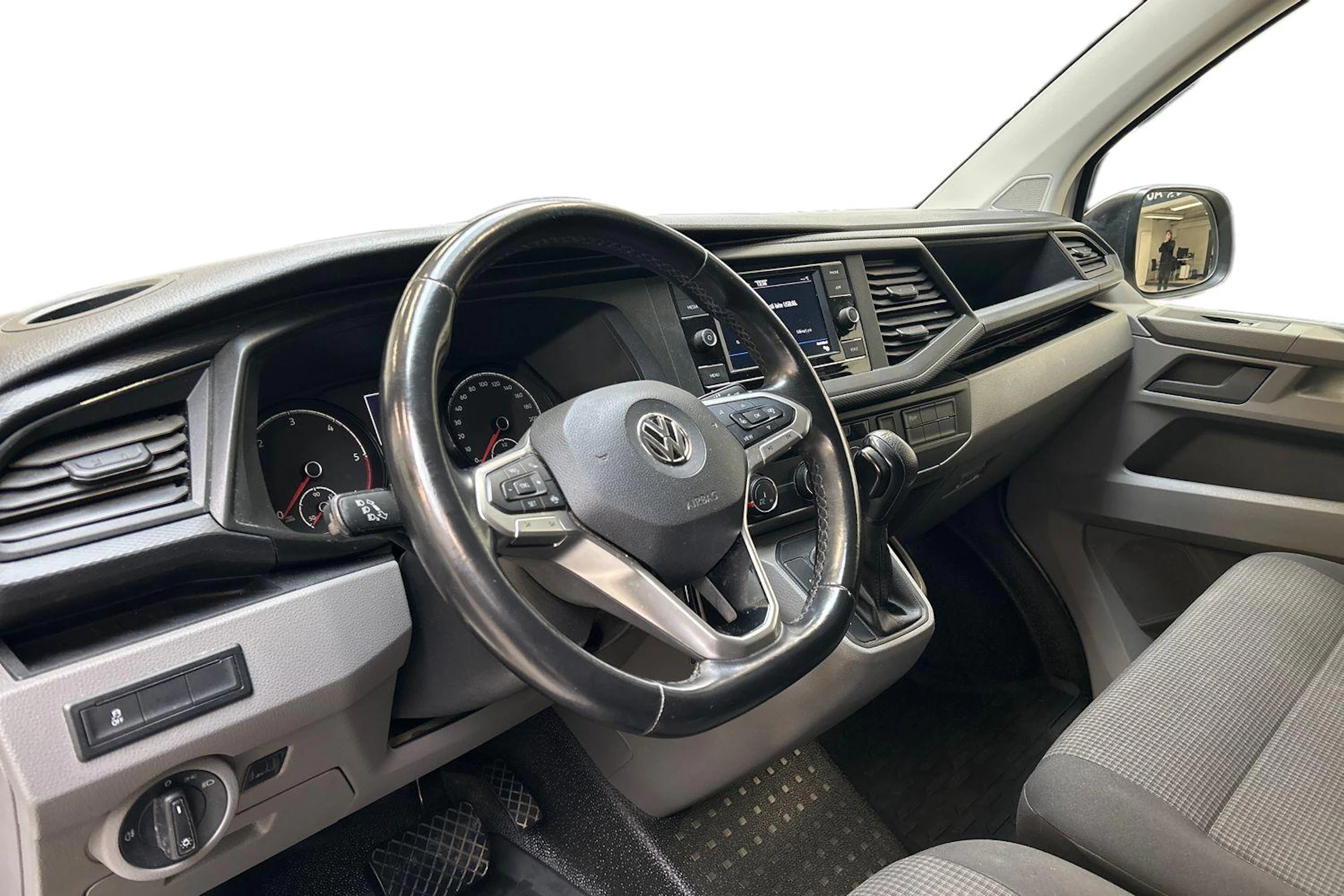 valkoinen Volkswagen Transporter 2020 kuva 8.