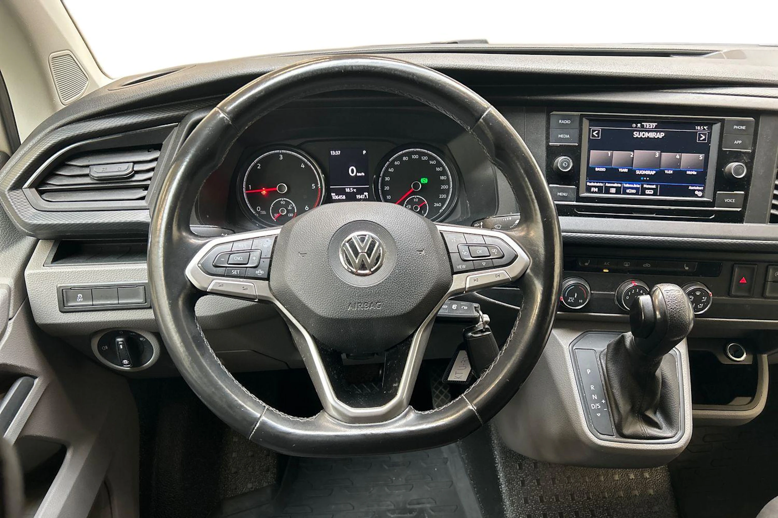 valkoinen Volkswagen Transporter 2020 kuva 9.