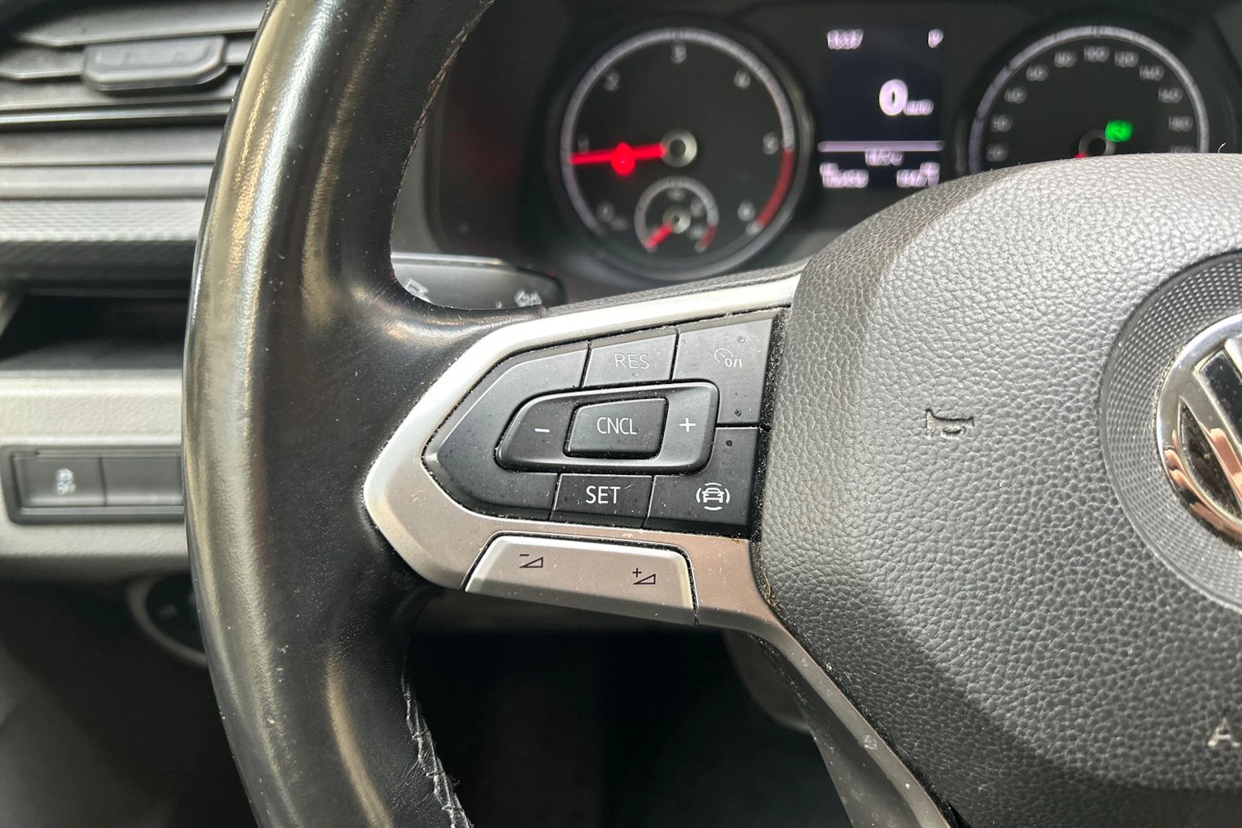 valkoinen Volkswagen Transporter 2020 kuva 12.