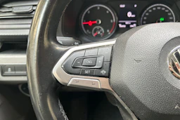 valkoinen Volkswagen Transporter 2020 kuva 12.