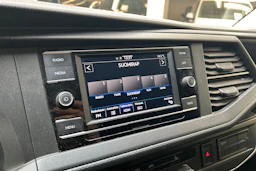 valkoinen Volkswagen Transporter 2020 kuva 15.