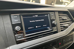 valkoinen Volkswagen Transporter 2020 kuva 16.