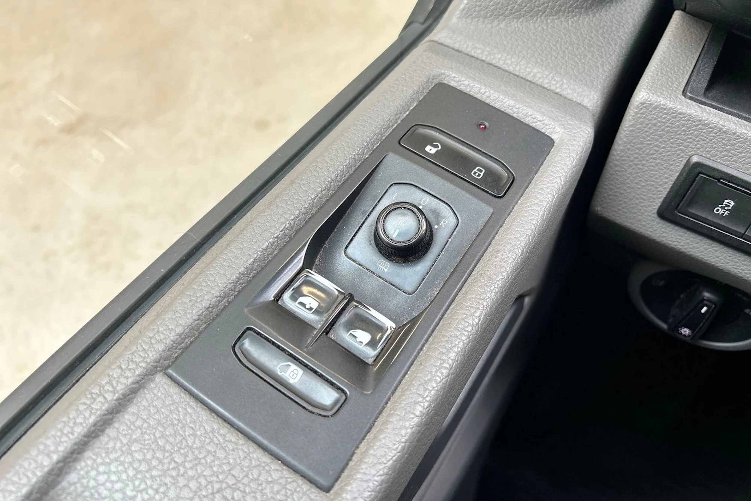 valkoinen Volkswagen Transporter 2020 kuva 19.