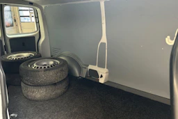valkoinen Volkswagen Transporter 2020 kuva 23.