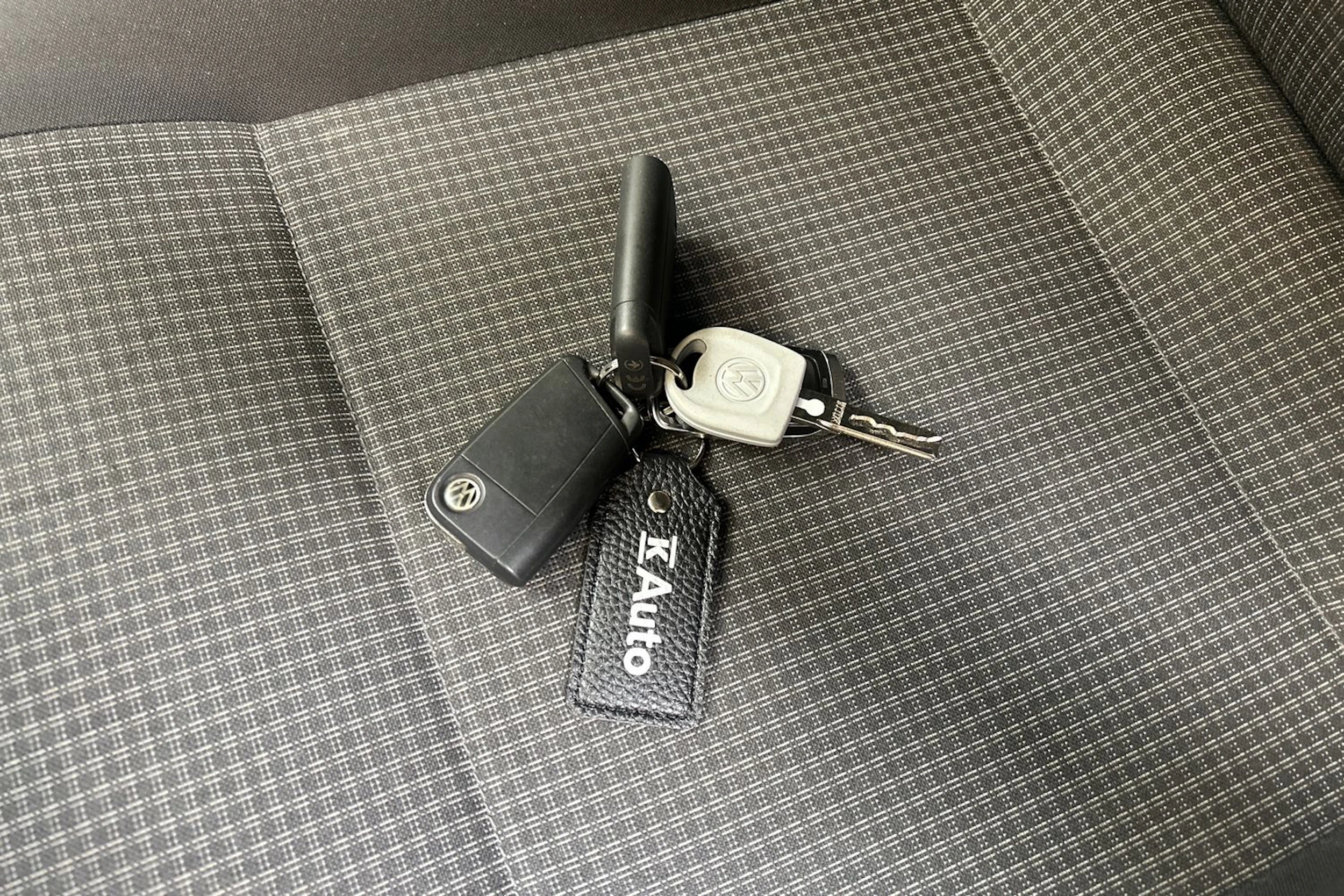 valkoinen Volkswagen Transporter 2020 kuva 25.