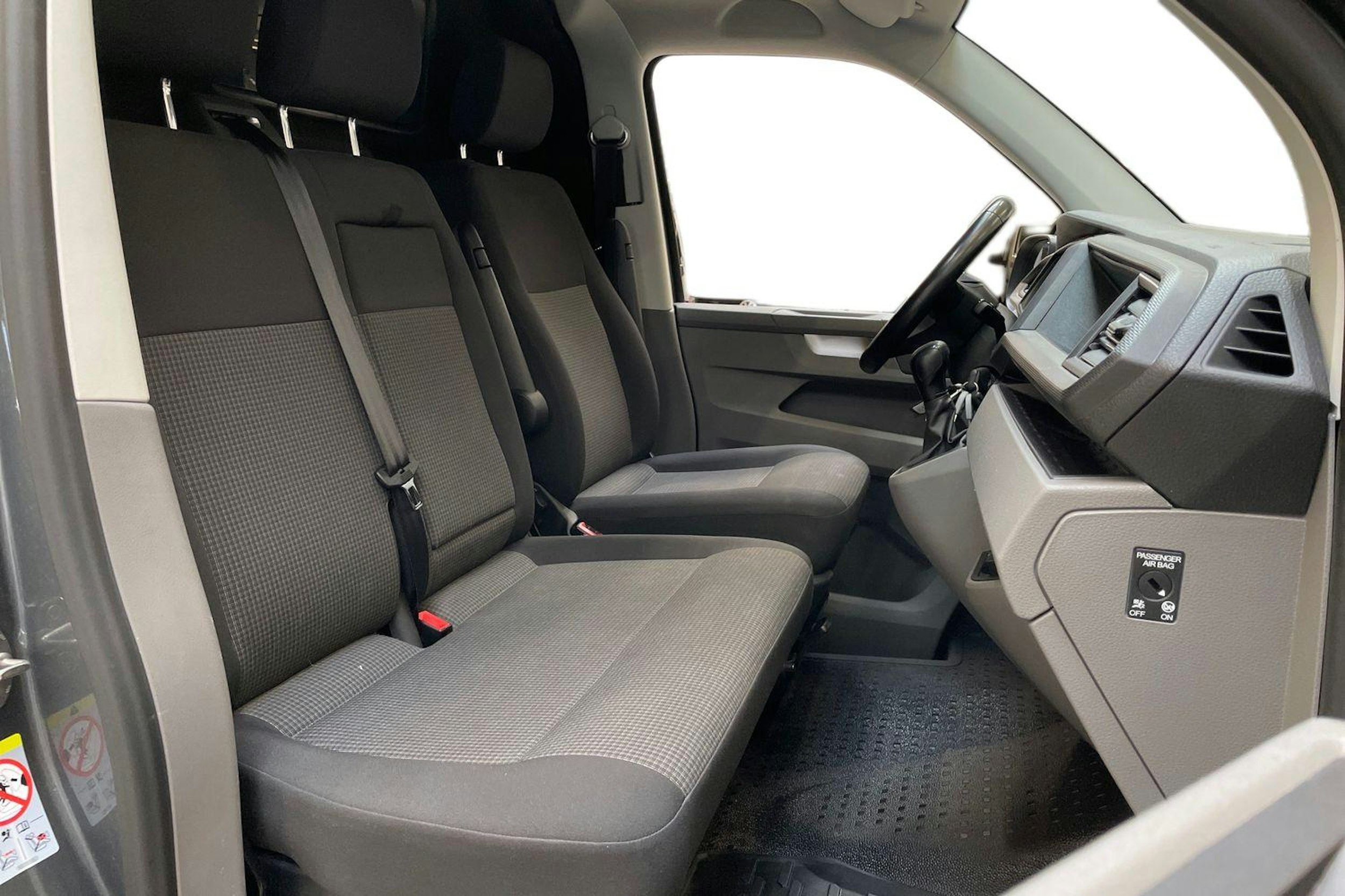 harmaa Volkswagen Transporter 2020 kuva 10.