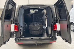 harmaa Volkswagen Transporter 2020 kuva 14.