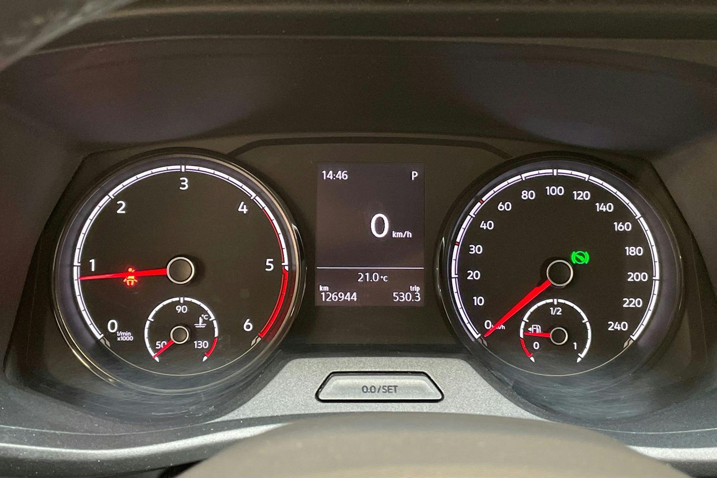 harmaa Volkswagen Transporter 2020 kuva 17.