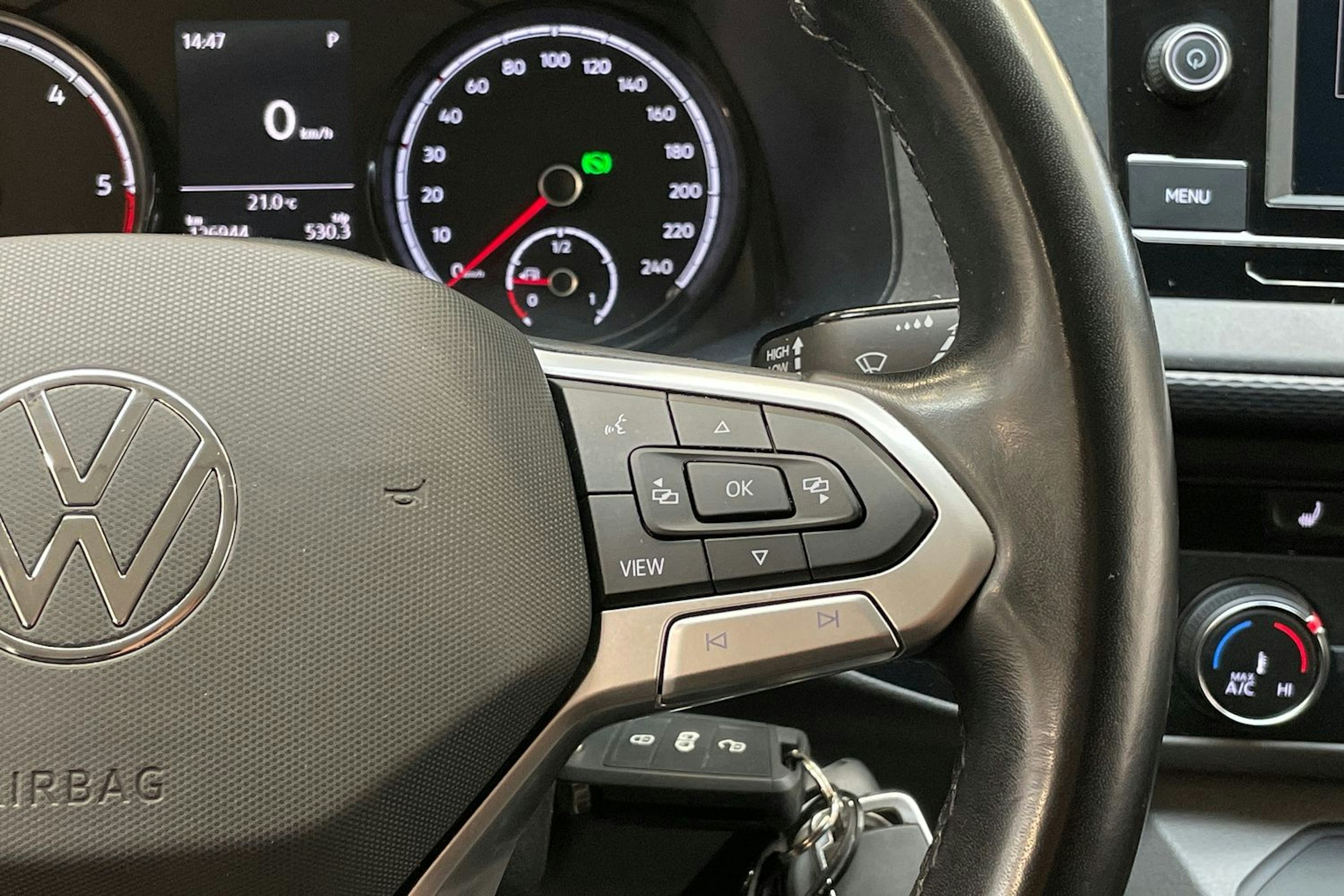 harmaa Volkswagen Transporter 2020 kuva 19.