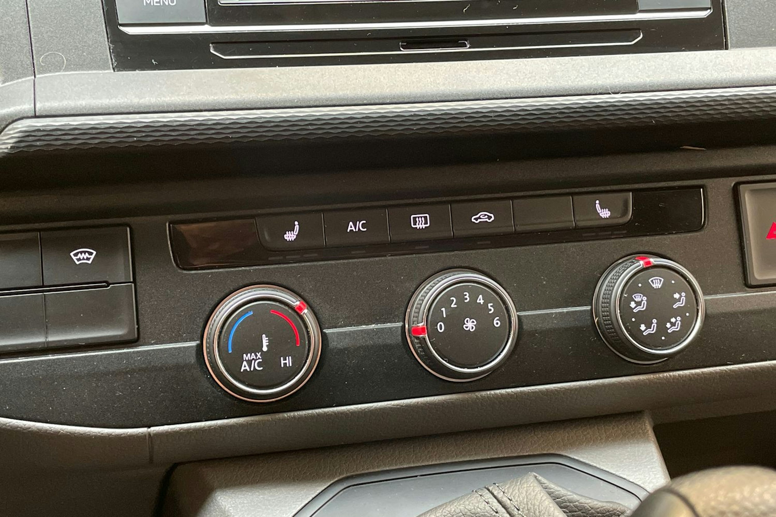 harmaa Volkswagen Transporter 2020 kuva 21.