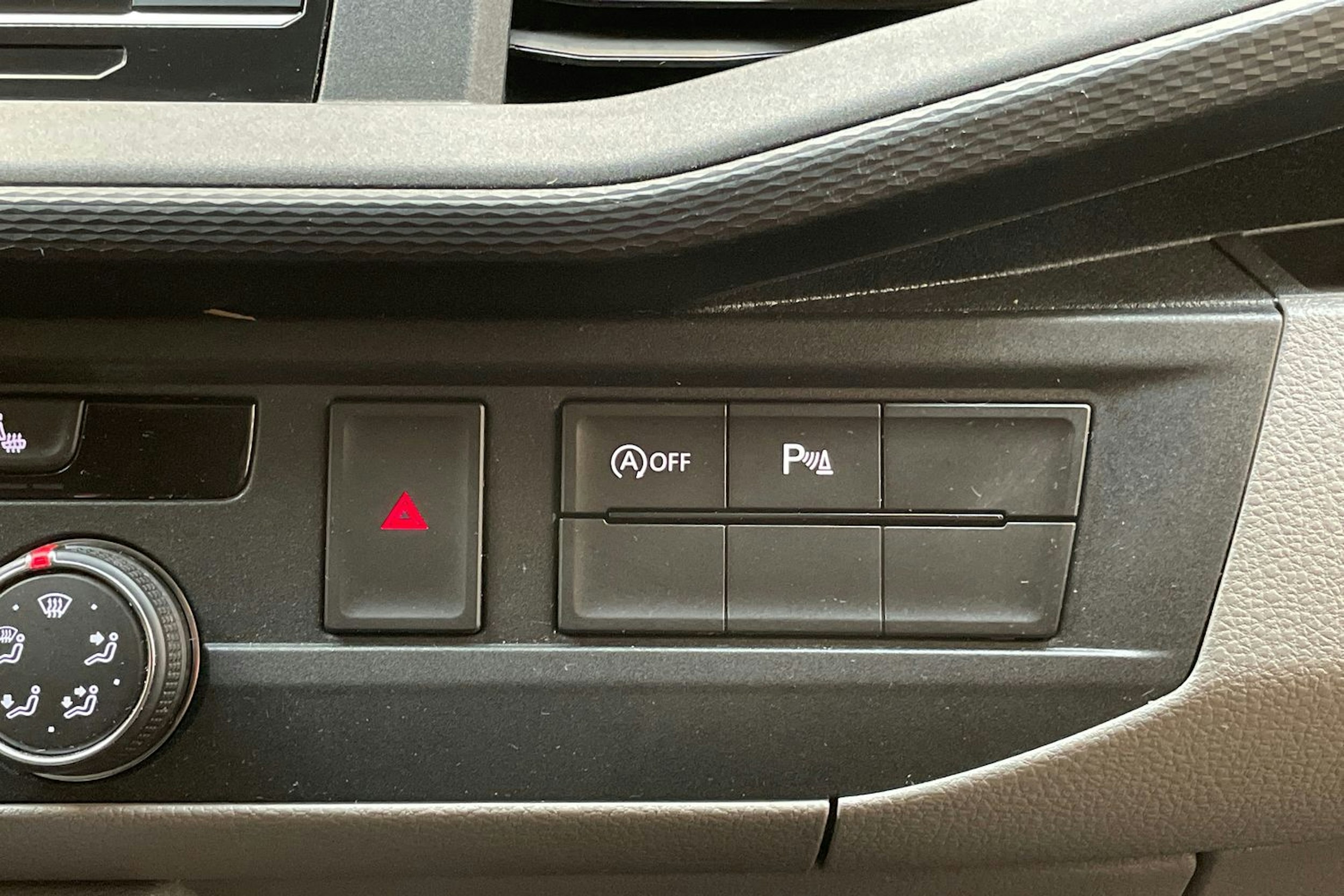 harmaa Volkswagen Transporter 2020 kuva 22.